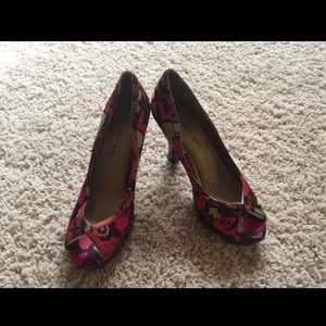 Vintage Y2K Madden Girl Peep Toe Heels